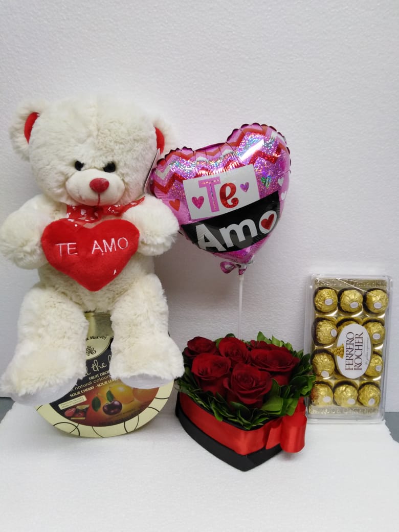 Caja corazn con 6 Rosas ms Bombones Ferrero Rocher, Peluche, Caramelos Mix y Globito